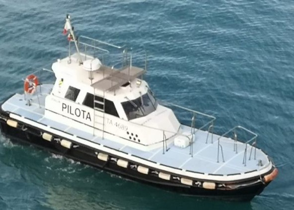 Taranto, salvate nove persone a bordo di un natante con motore in avaria