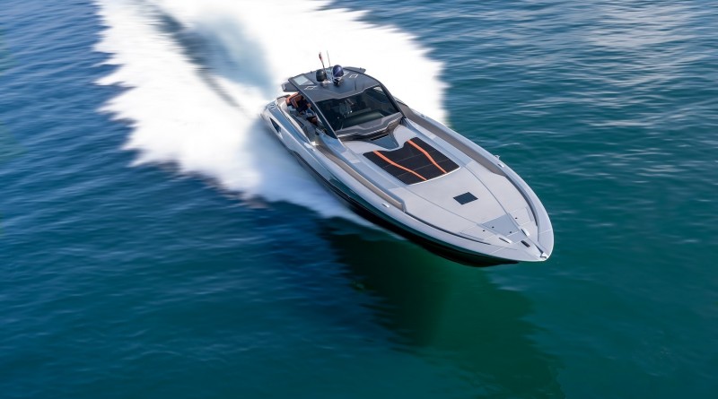xenta-a-bordo-di-bolide-80-lhyper-muscle-yacht
