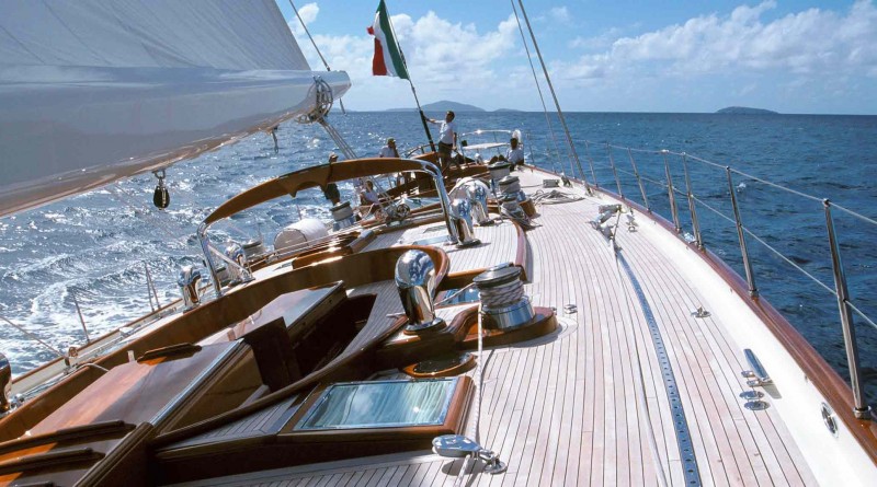 Cruising sailing super-yacht / open transom